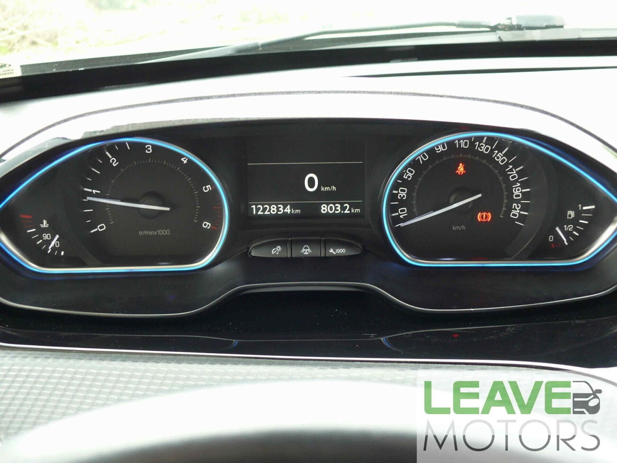Peugeot 2008 100 S&S Allure (9)