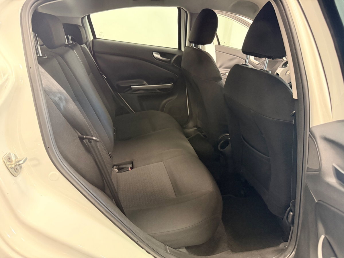 Alfa Romeo Giulietta 1.6 JTDm-2 Progression c/CL (9)