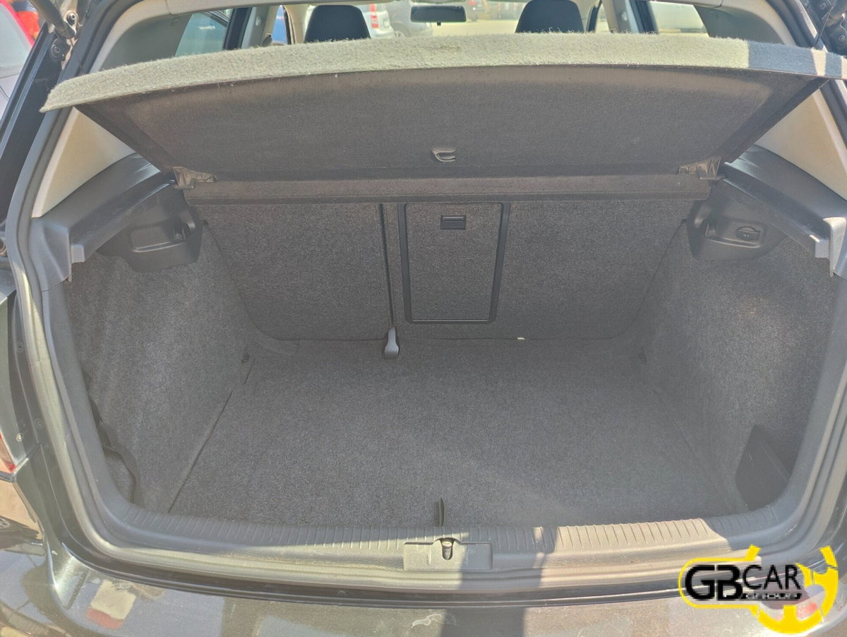 Volkswagen Golf 1.4 TSI 160CV DSG 3p. Highline (19)