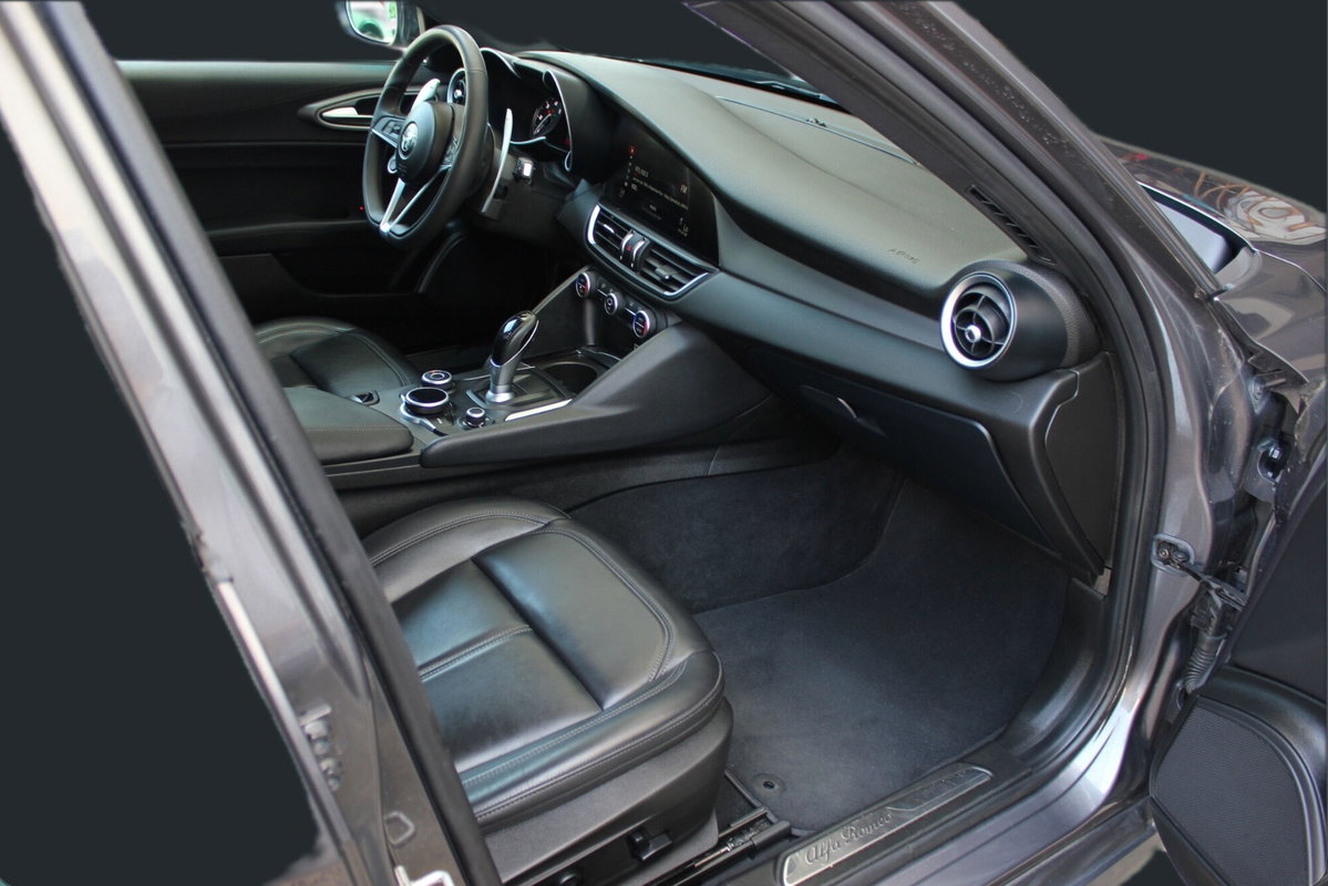 Alfa Romeo Giulia 2.2 Turbodiesel 160 CV AT8 B-Tech (10)