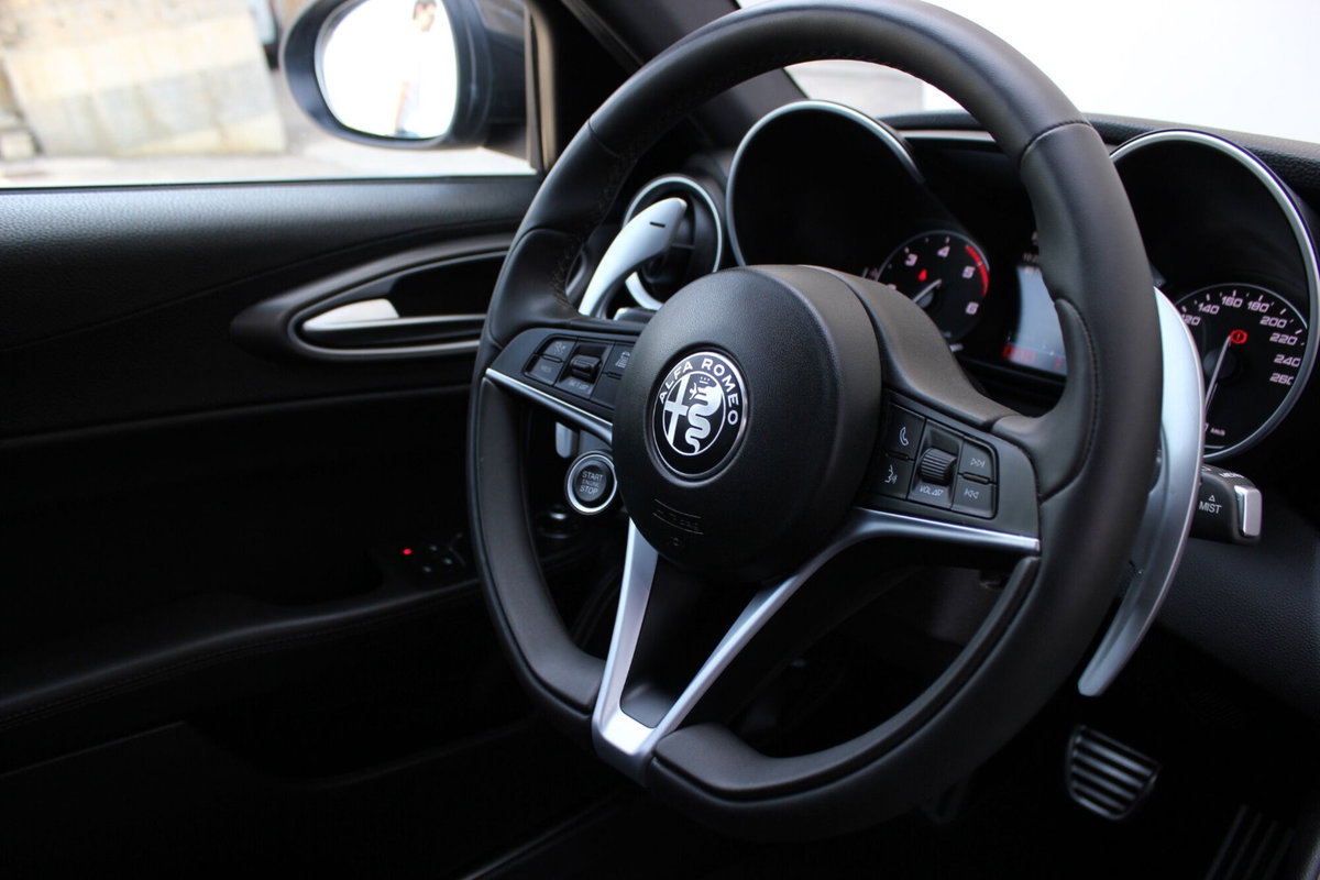Alfa Romeo Giulia 2.2 Turbodiesel 160 CV AT8 B-Tech (11)