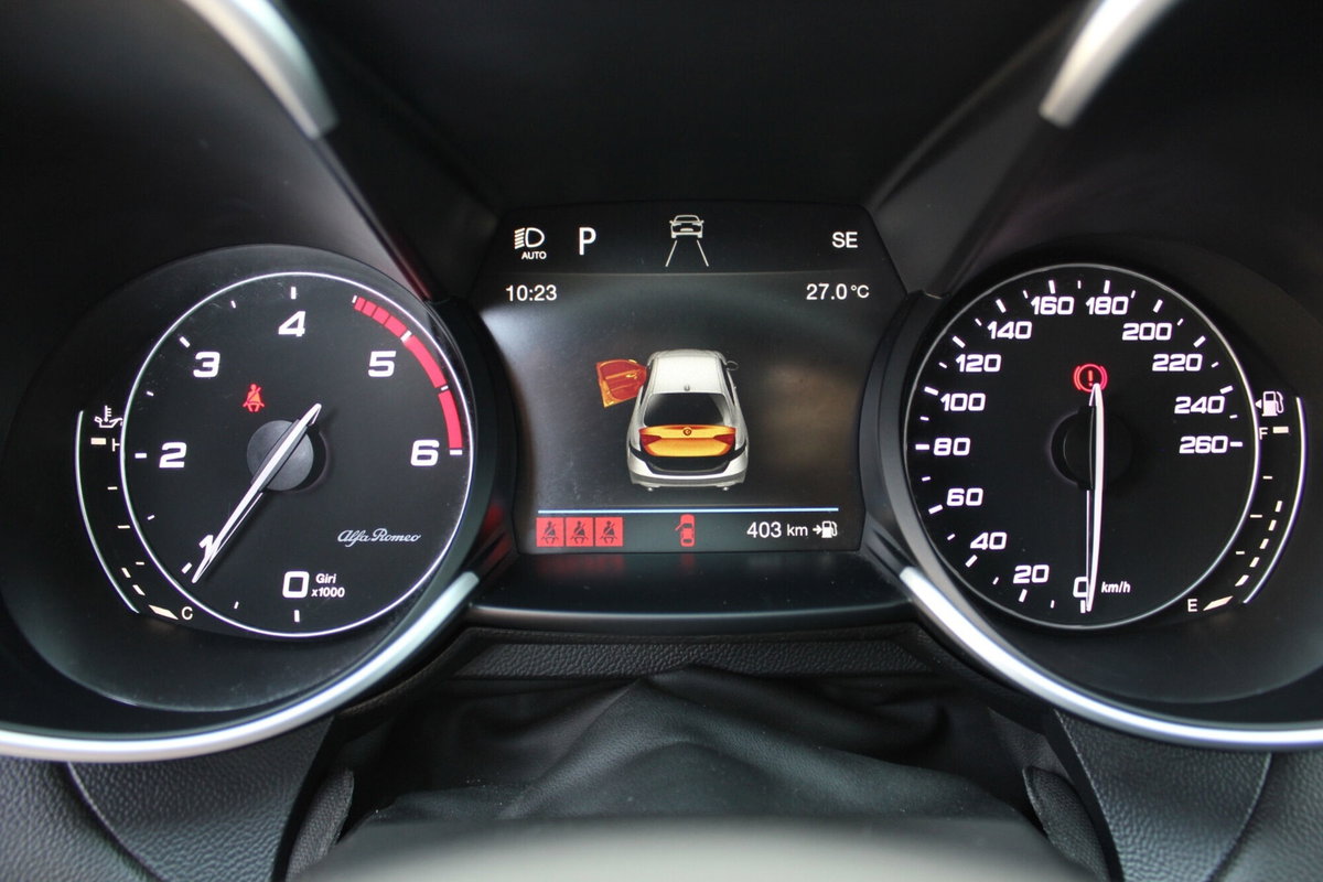 Alfa Romeo Giulia 2.2 Turbodiesel 160 CV AT8 B-Tech (15)