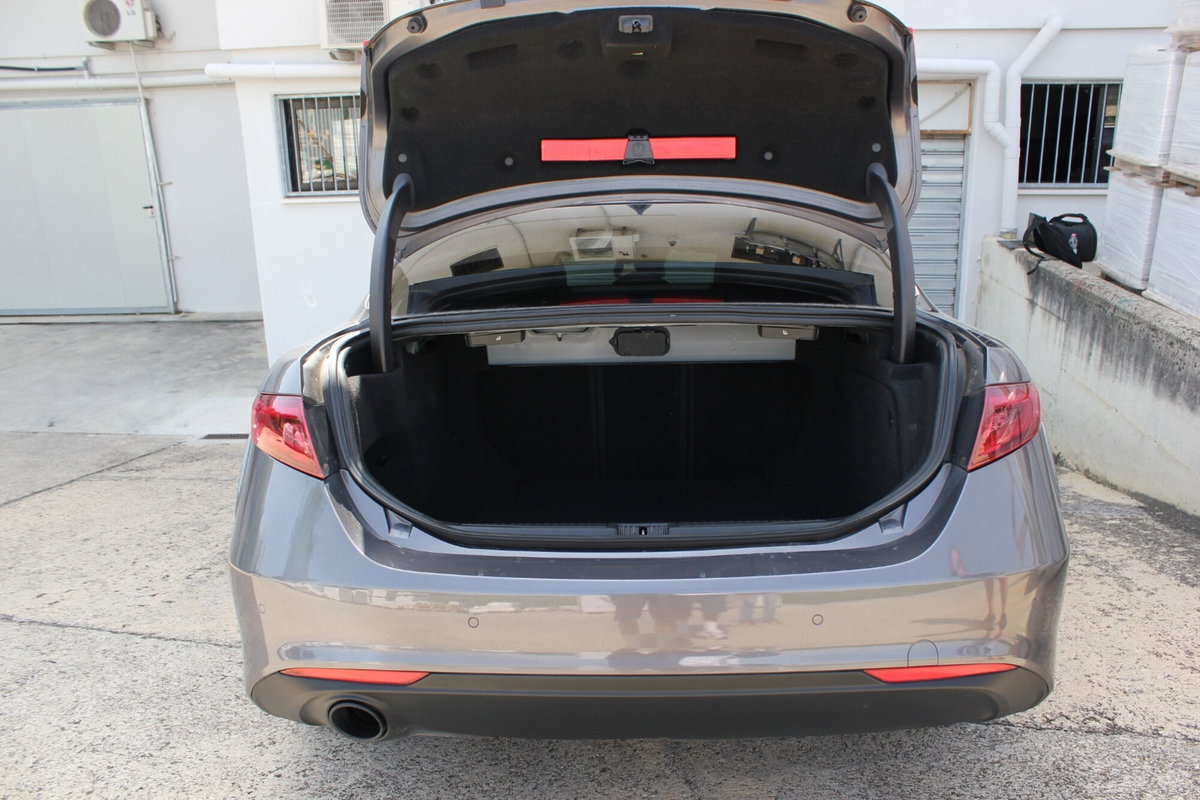Alfa Romeo Giulia 2.2 Turbodiesel 160 CV AT8 B-Tech (16)