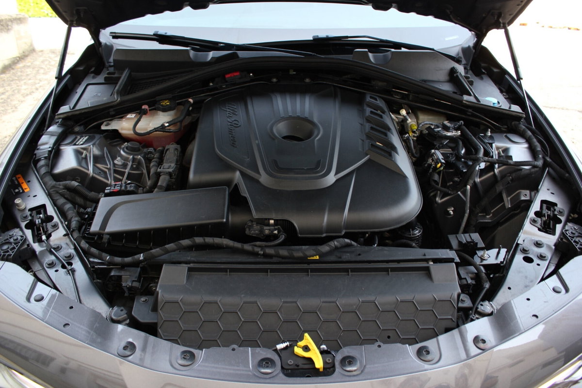 Alfa Romeo Giulia 2.2 Turbodiesel 160 CV AT8 B-Tech (18)