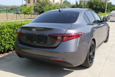 Alfa Romeo Giulia 2.2 Turbodiesel 160 CV AT8 B-Tech (5)