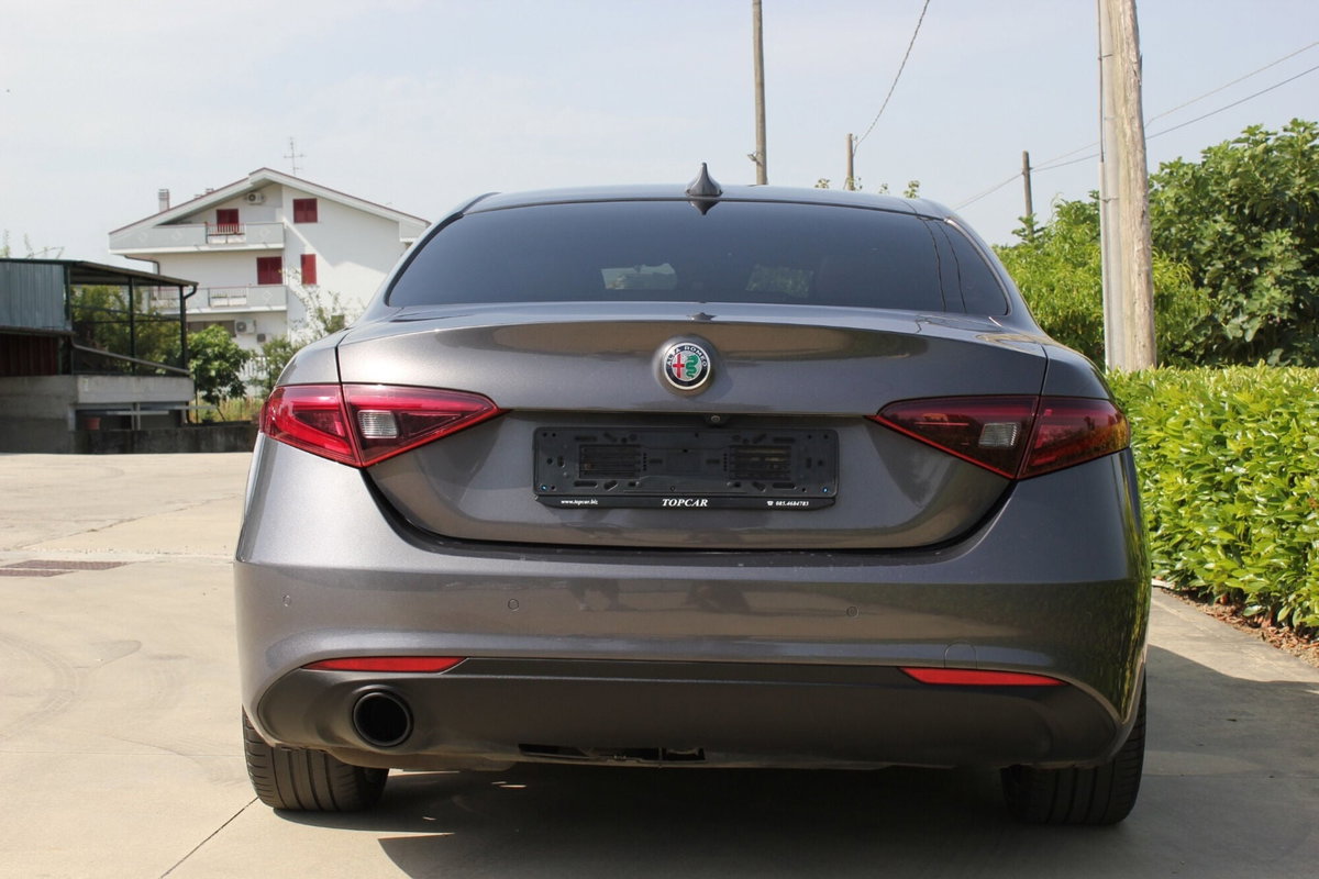 Alfa Romeo Giulia 2.2 Turbodiesel 160 CV AT8 B-Tech (7)