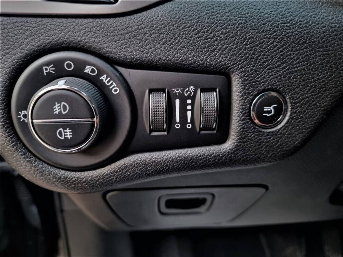 Jeep Cherokee 2.2 Mjt Limited (12)