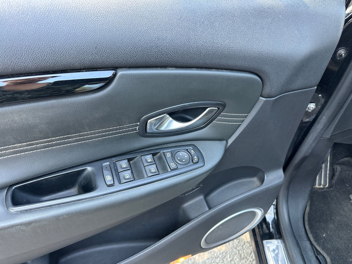Renault Scenic E-Tech Electric 1.5 dCi 110CV Luxe (10)