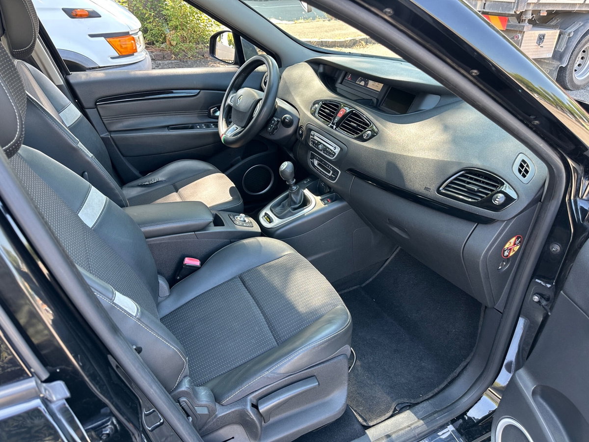 Renault Scenic E-Tech Electric 1.5 dCi 110CV Luxe (14)