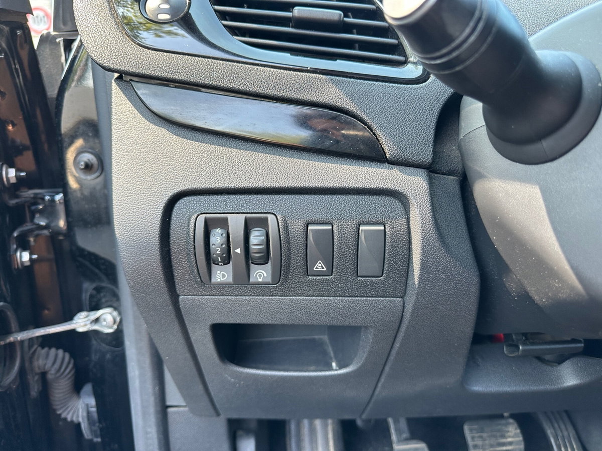 Renault Scenic E-Tech Electric 1.5 dCi 110CV Luxe (18)