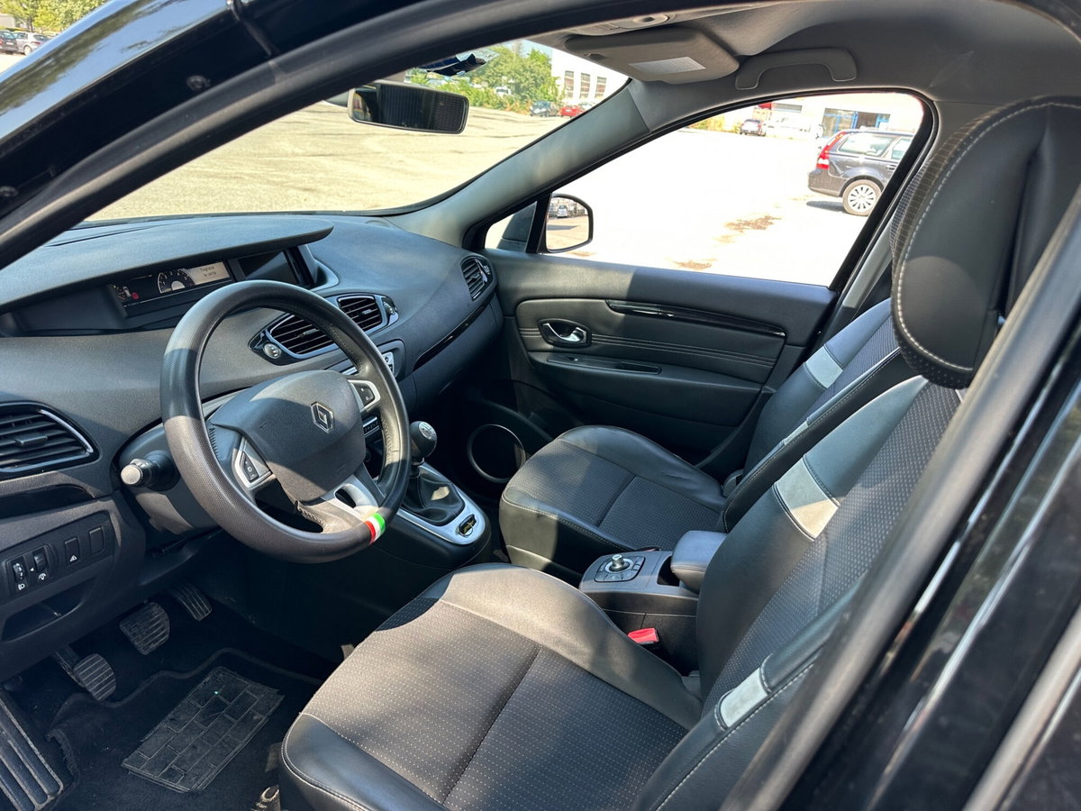Renault Scenic E-Tech Electric 1.5 dCi 110CV Luxe (9)