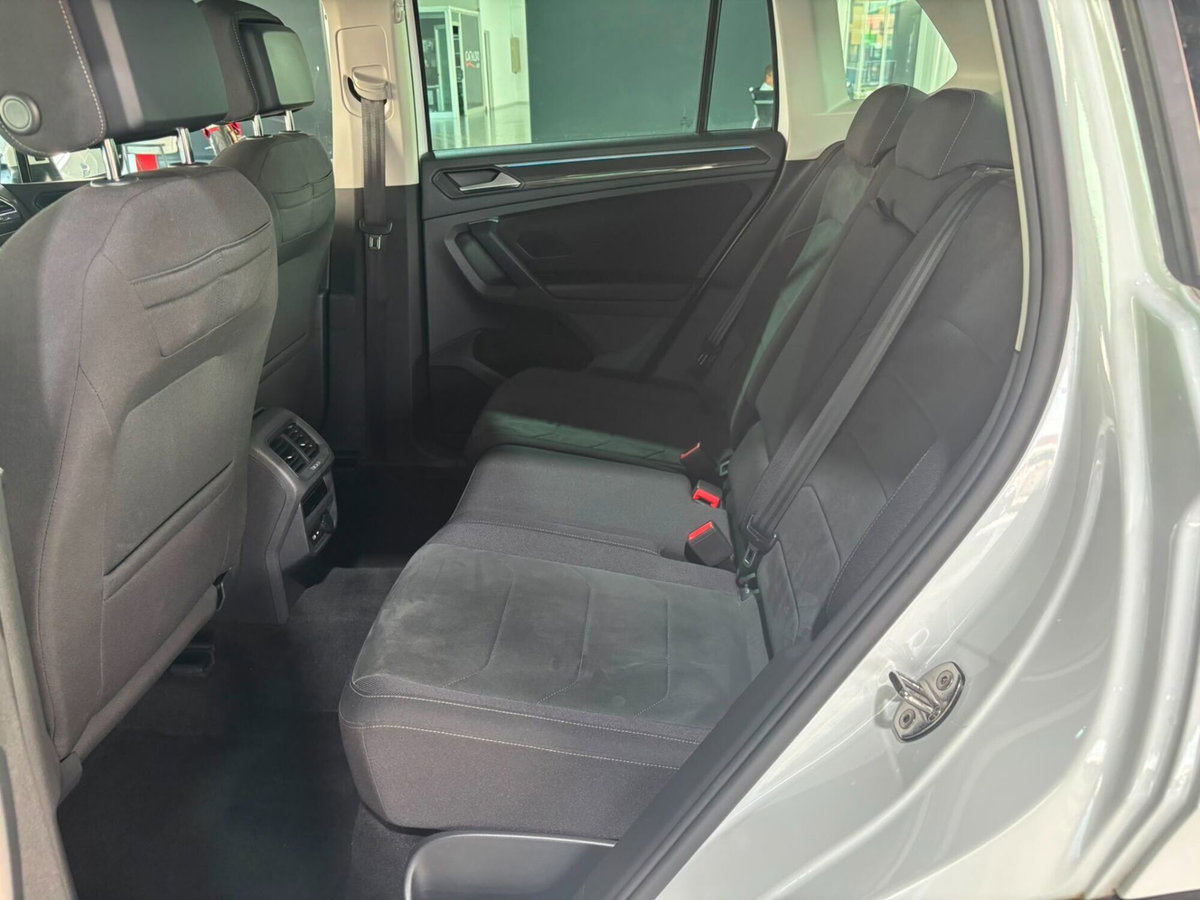 Volkswagen Tiguan 2.0 TDI 150 CV SCR DSG 4MOTION Elegance (18)