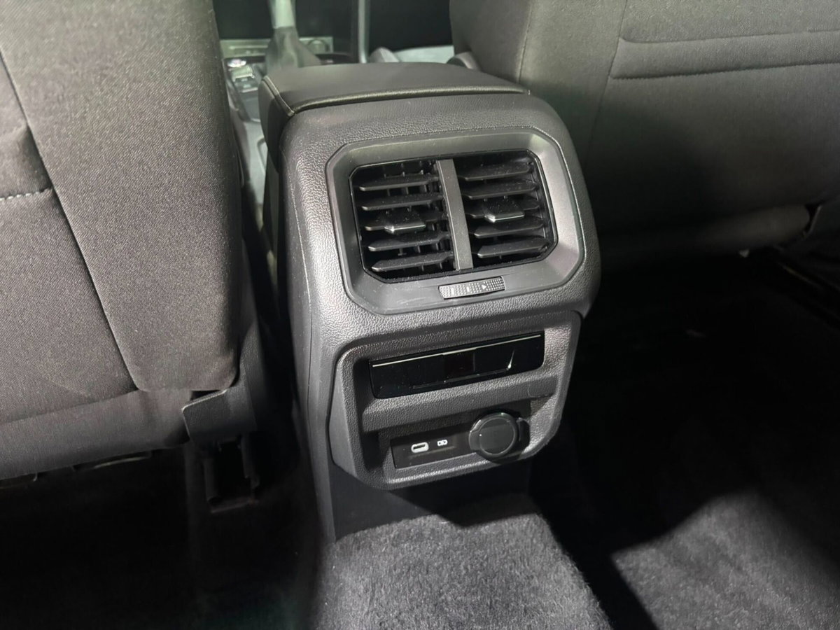 Volkswagen Tiguan 2.0 TDI 150 CV SCR DSG 4MOTION Elegance (19)