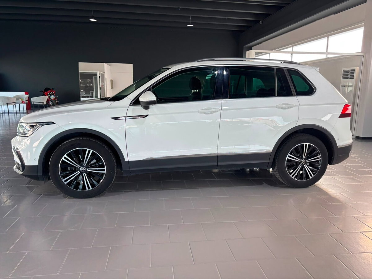 Volkswagen Tiguan 2.0 TDI 150 CV SCR DSG 4MOTION Elegance (2)