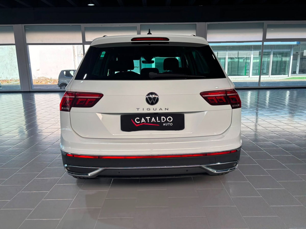 Volkswagen Tiguan 2.0 TDI 150 CV SCR DSG 4MOTION Elegance (4)