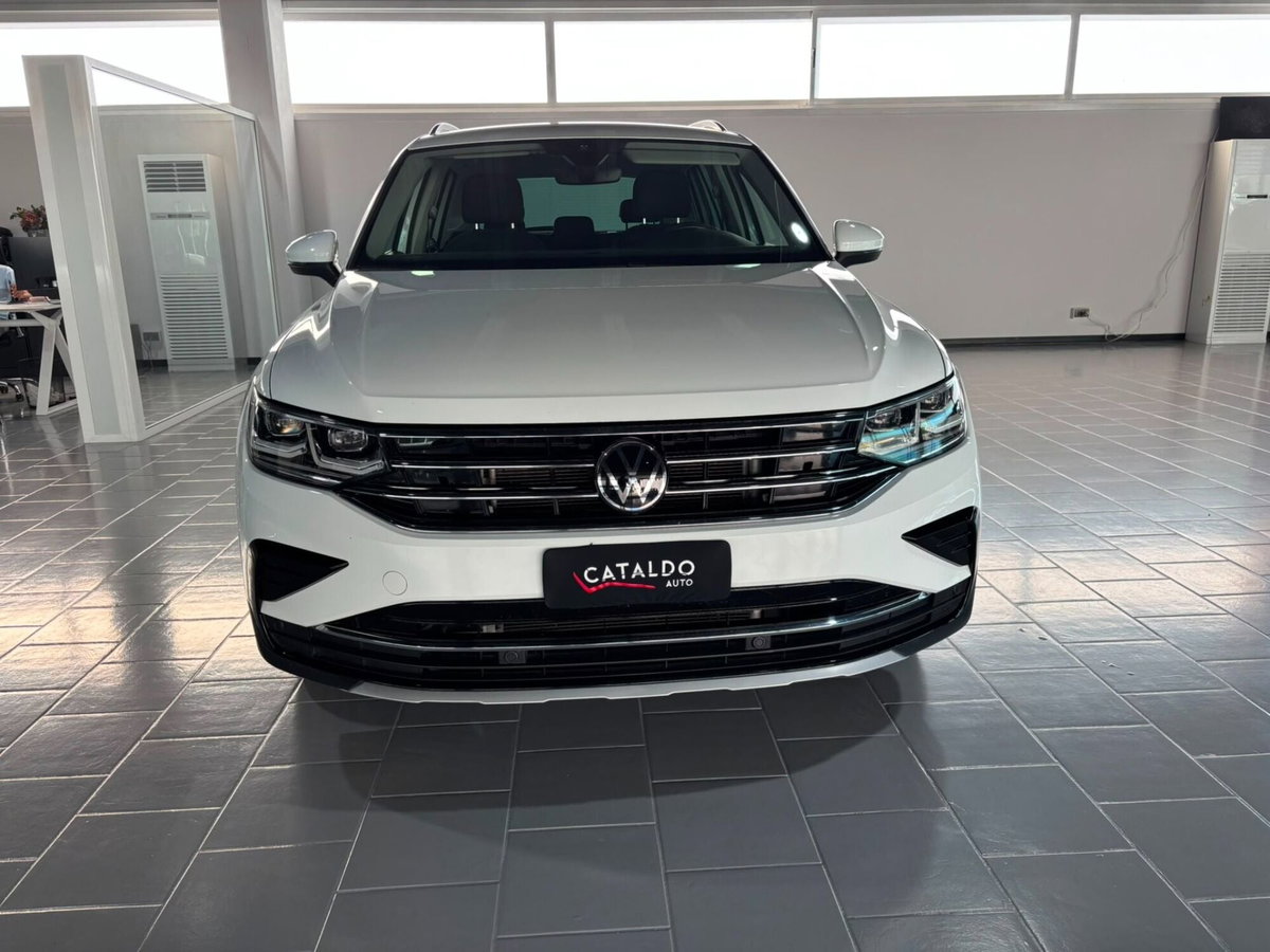 Volkswagen Tiguan 2.0 TDI 150 CV SCR DSG 4MOTION Elegance (8)