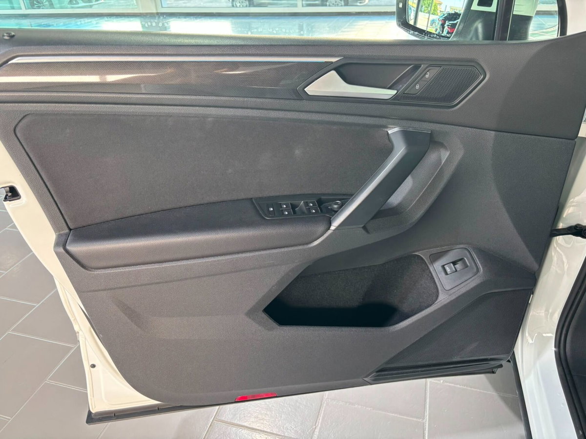 Volkswagen Tiguan 2.0 TDI 150 CV SCR DSG 4MOTION Elegance (9)