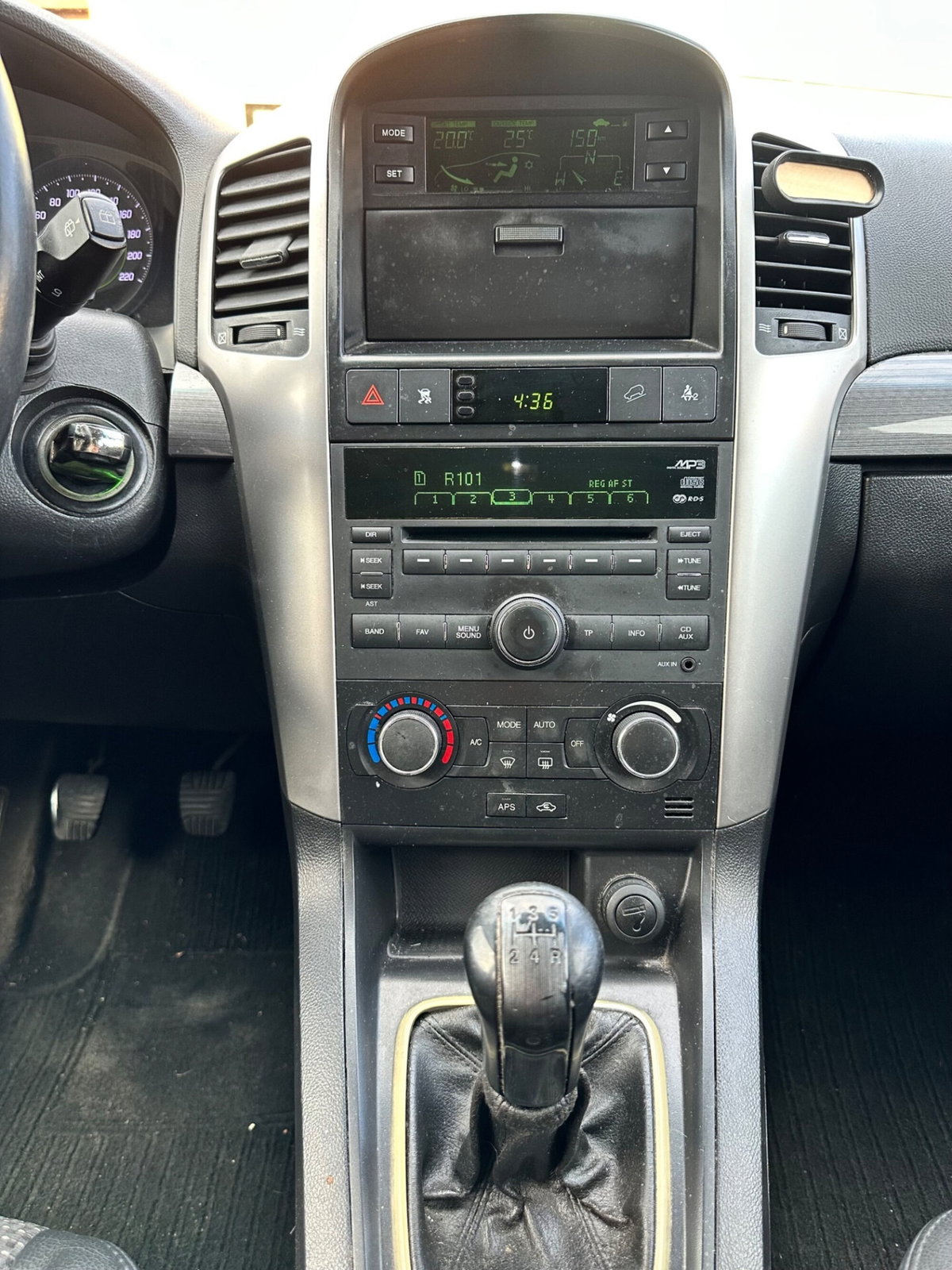 Chevrolet Captiva 2.0 VCDi 2WD (16)
