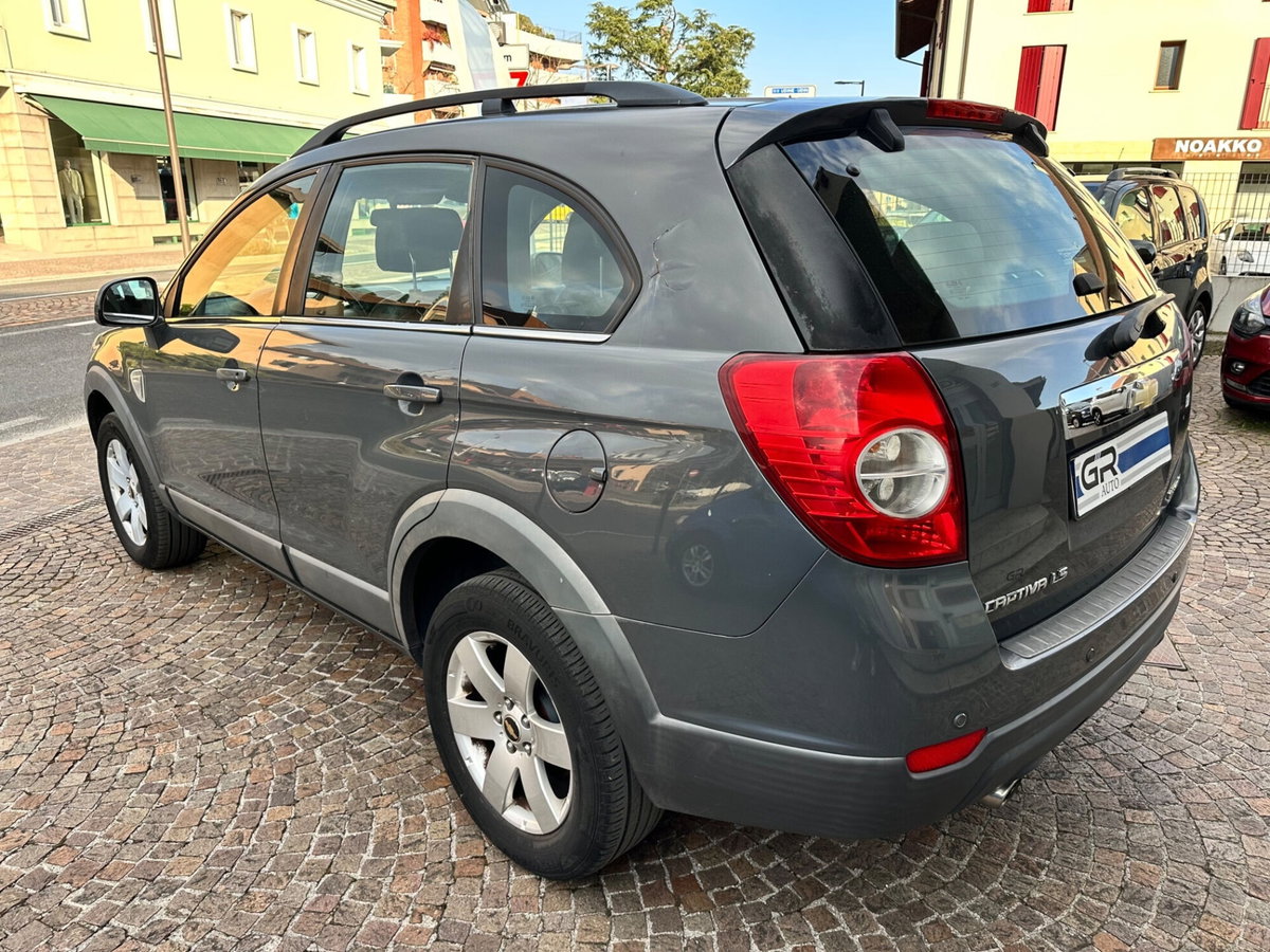 Chevrolet Captiva 2.0 VCDi 2WD (4)