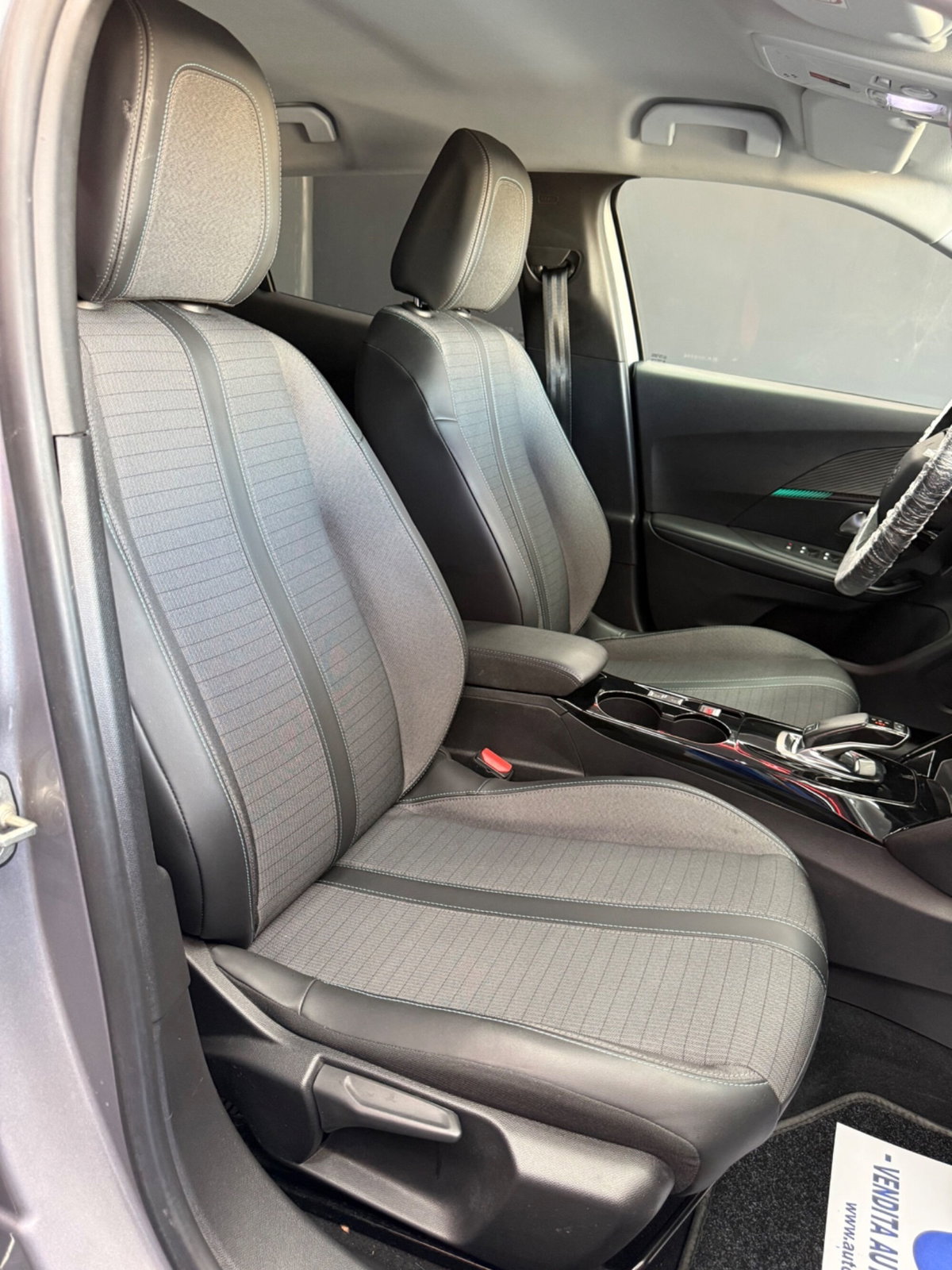 Peugeot 2008 BlueHDi 130 S&S EAT8 Allure Pack (17)