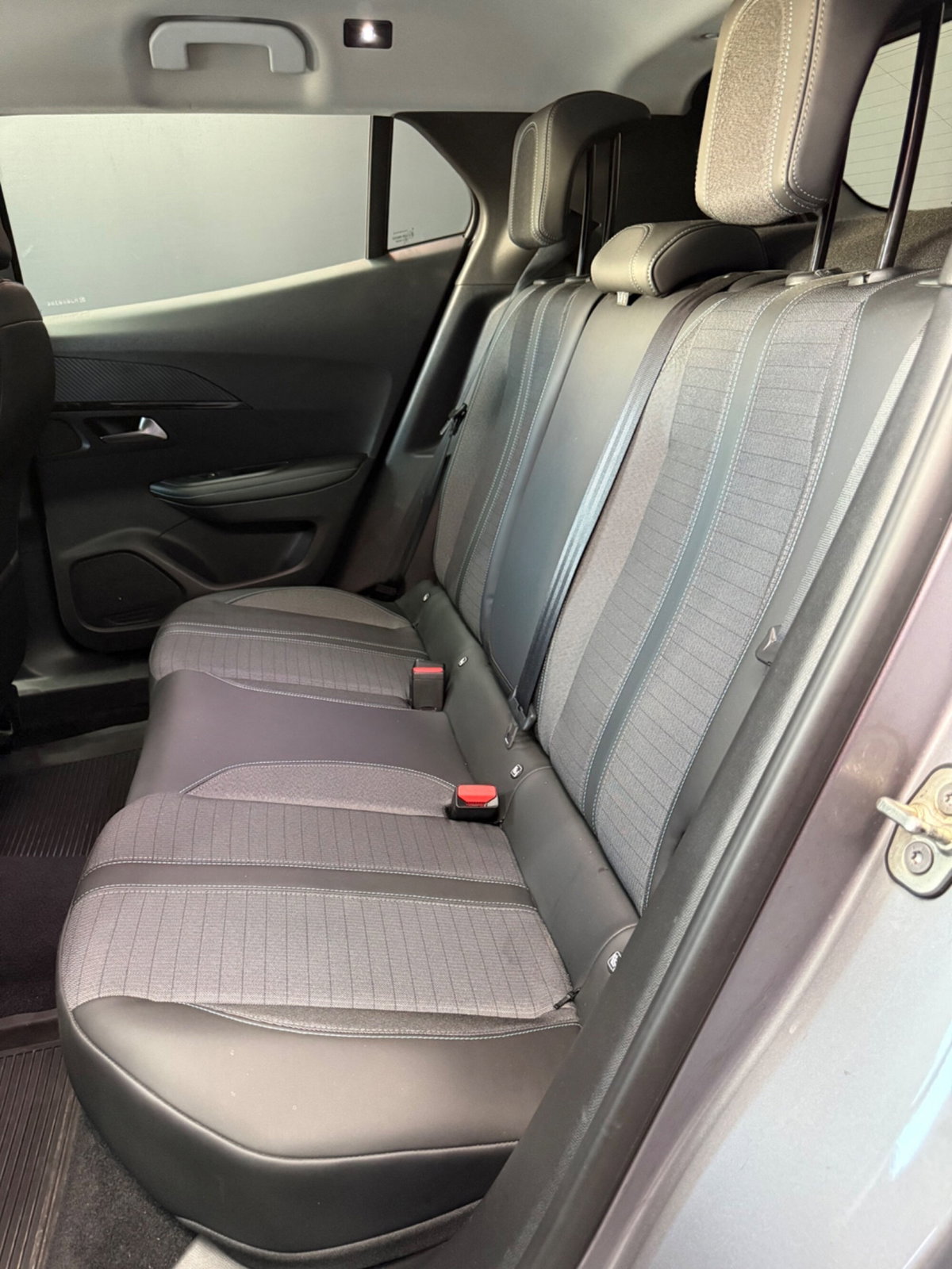 Peugeot 2008 BlueHDi 130 S&S EAT8 Allure Pack (18)