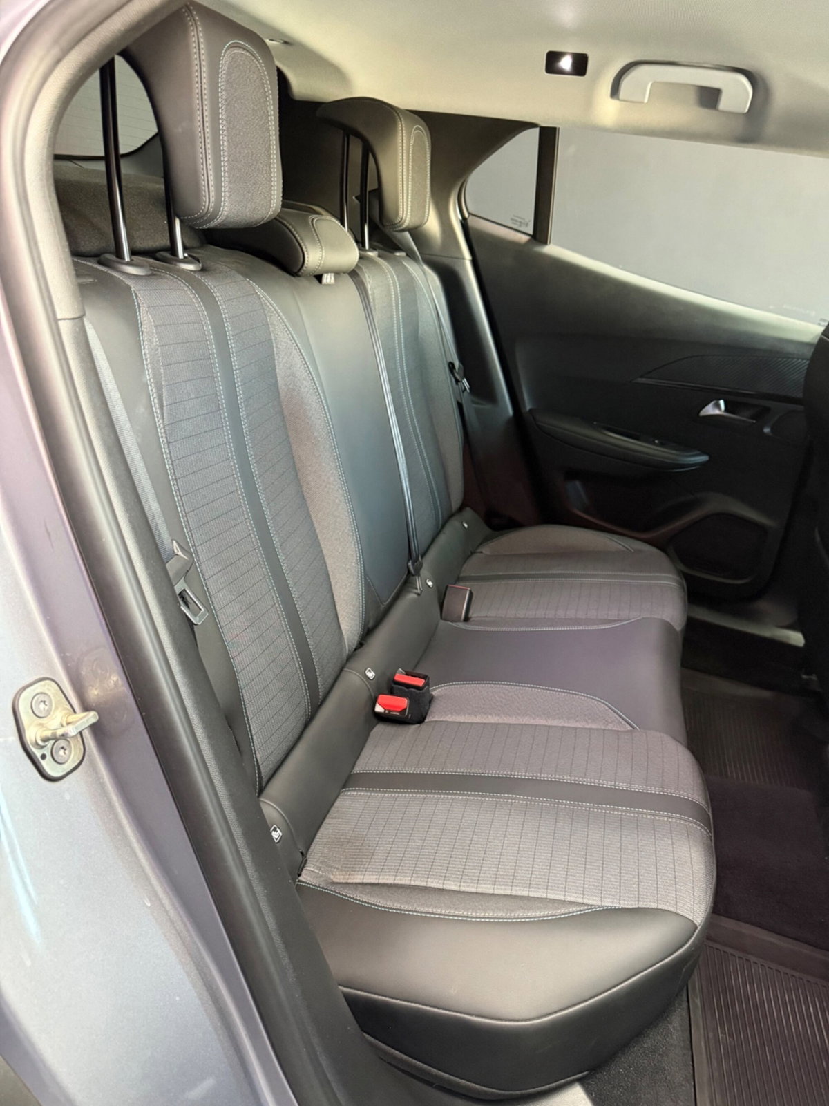 Peugeot 2008 BlueHDi 130 S&S EAT8 Allure Pack (19)