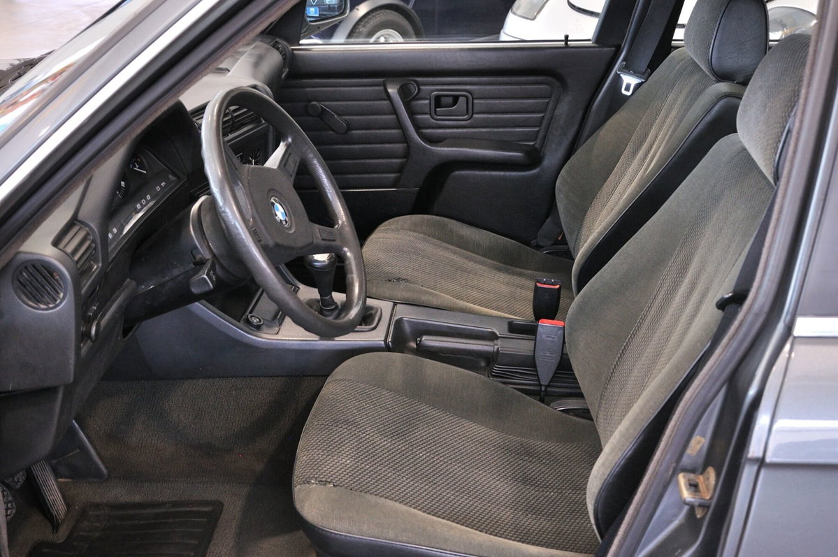 BMW Serie 3 316 4 porte (11)