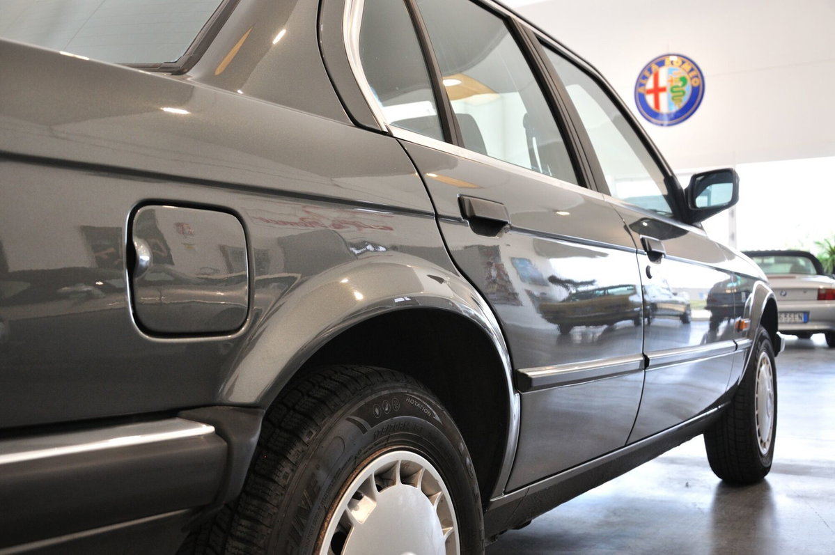 BMW Serie 3 316 4 porte (19)