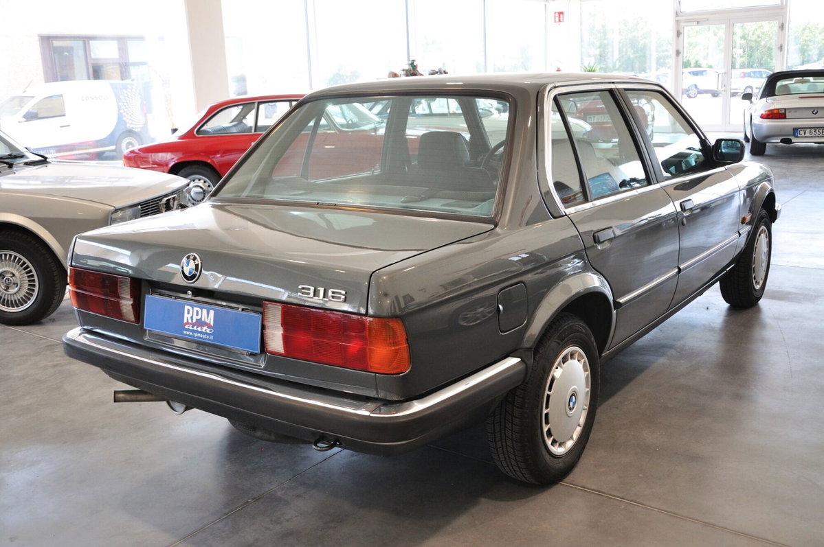 BMW Serie 3 316 4 porte (7)