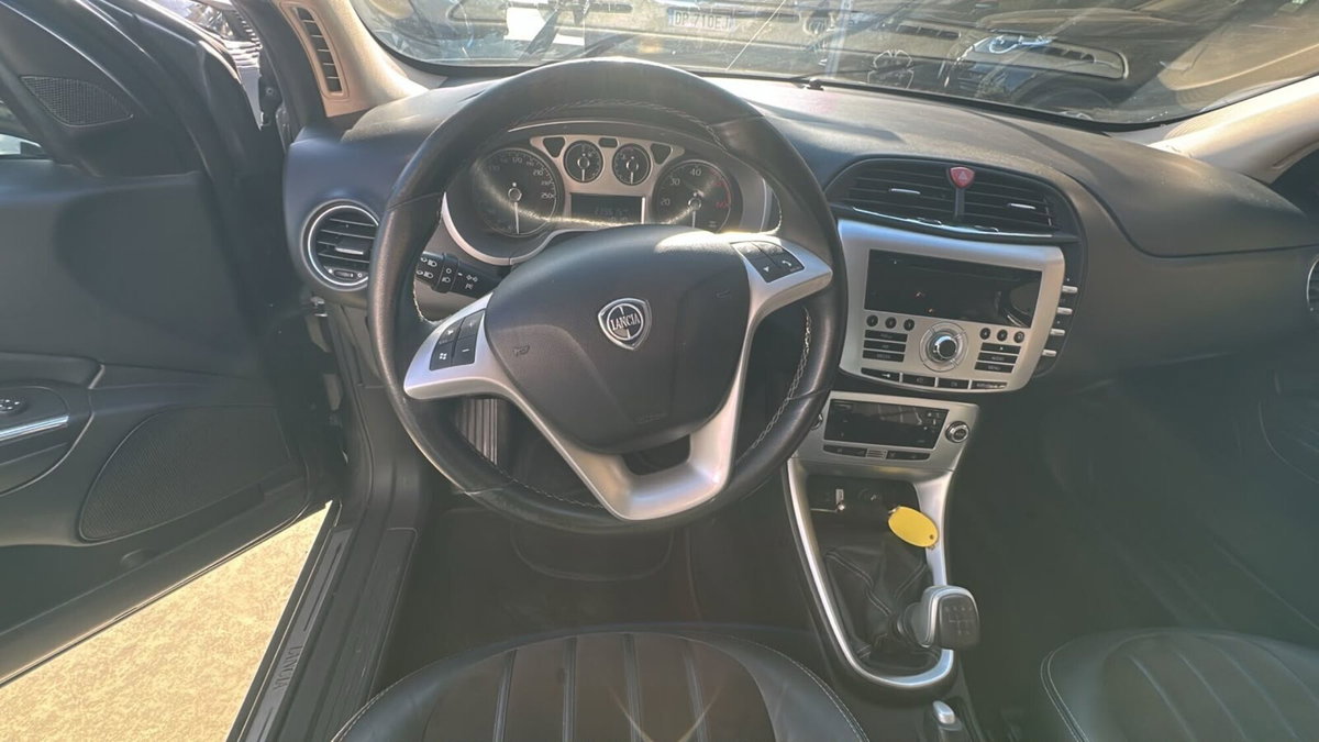 Lancia Delta 1.6 MJT DPF Gold (8)