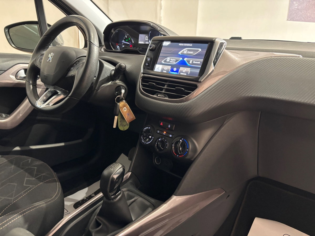Peugeot 2008 e-HDi 92 CV Stop&Start Allure (14)