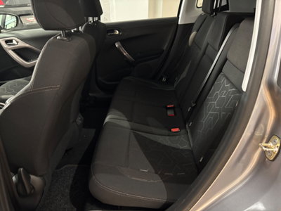 Peugeot 2008 e-HDi 92 CV Stop&Start Allure (6)