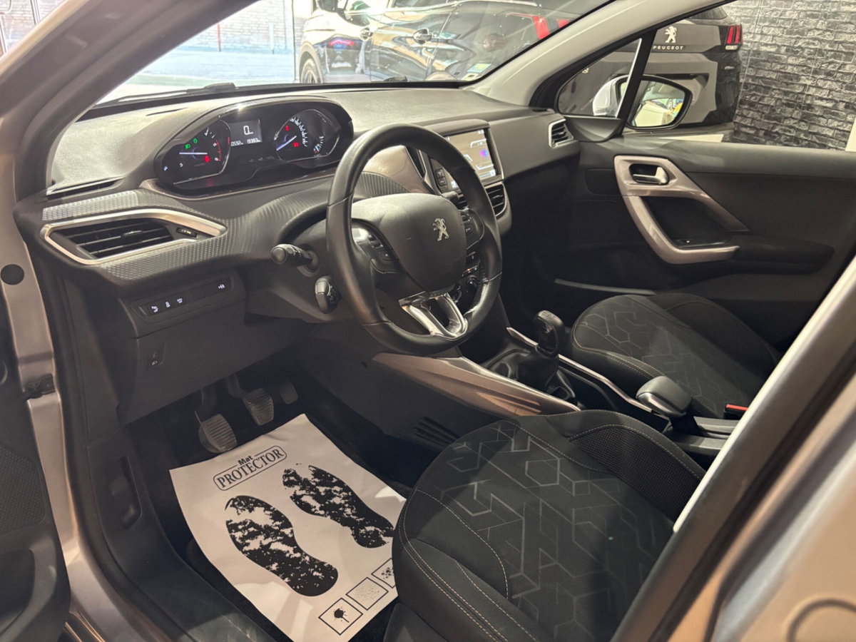 Peugeot 2008 e-HDi 92 CV Stop&Start Allure (8)