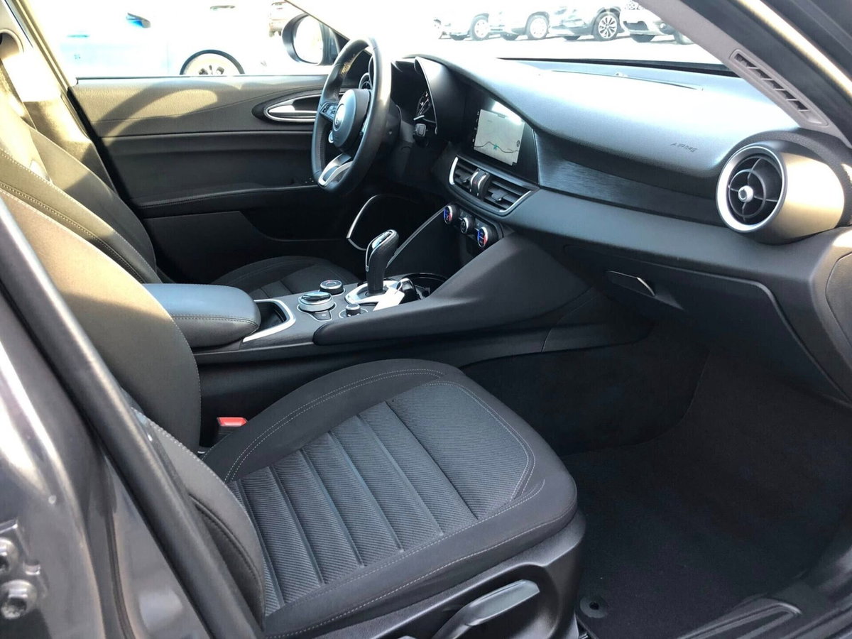 Alfa Romeo Giulia 2.2 Turbodiesel 160 CV AT8 Sprint (11)