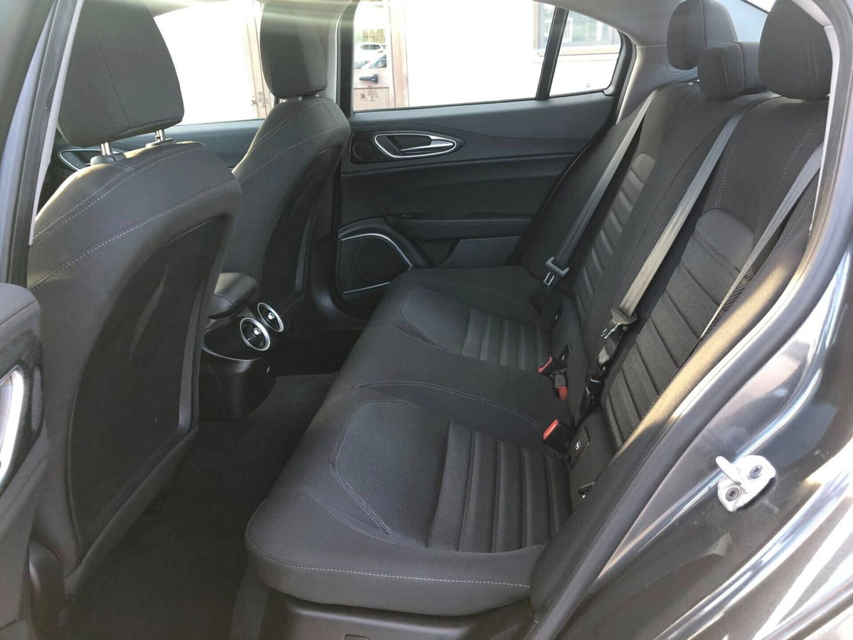 Alfa Romeo Giulia 2.2 Turbodiesel 160 CV AT8 Sprint (13)