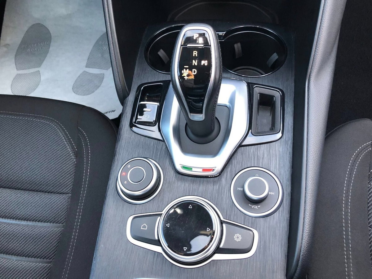 Alfa Romeo Giulia 2.2 Turbodiesel 160 CV AT8 Sprint (14)