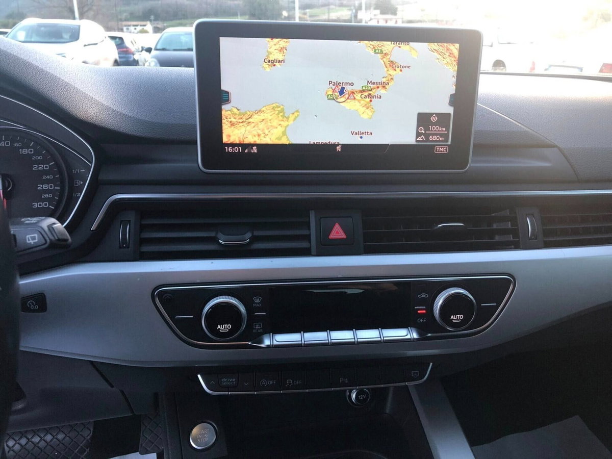 Audi A4 Avant 2.0 TDI 150 CV ultra S tronic Sport (15)
