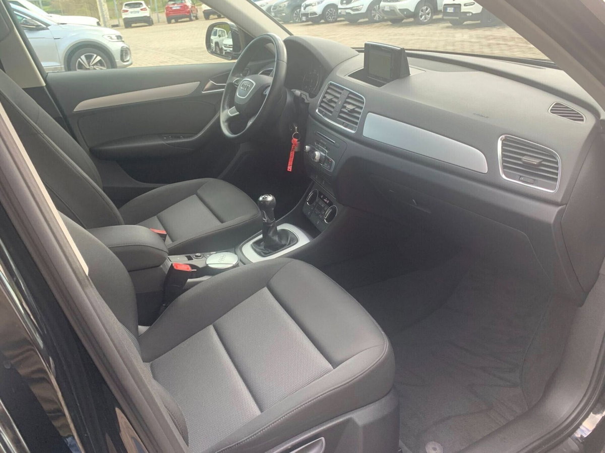 Audi Q3 2.0 TDI 120 CV Sport (10)
