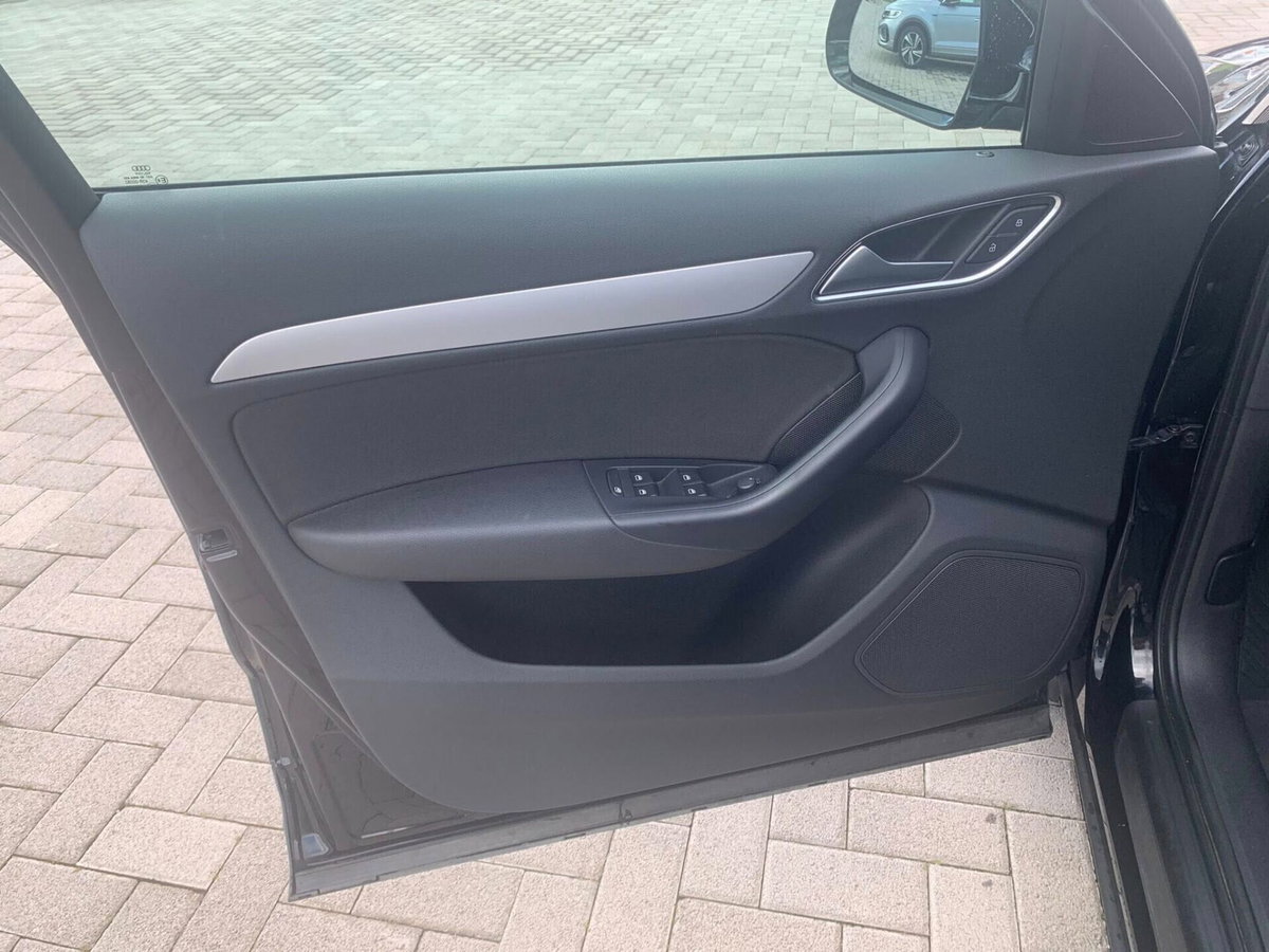 Audi Q3 2.0 TDI 120 CV Sport (16)