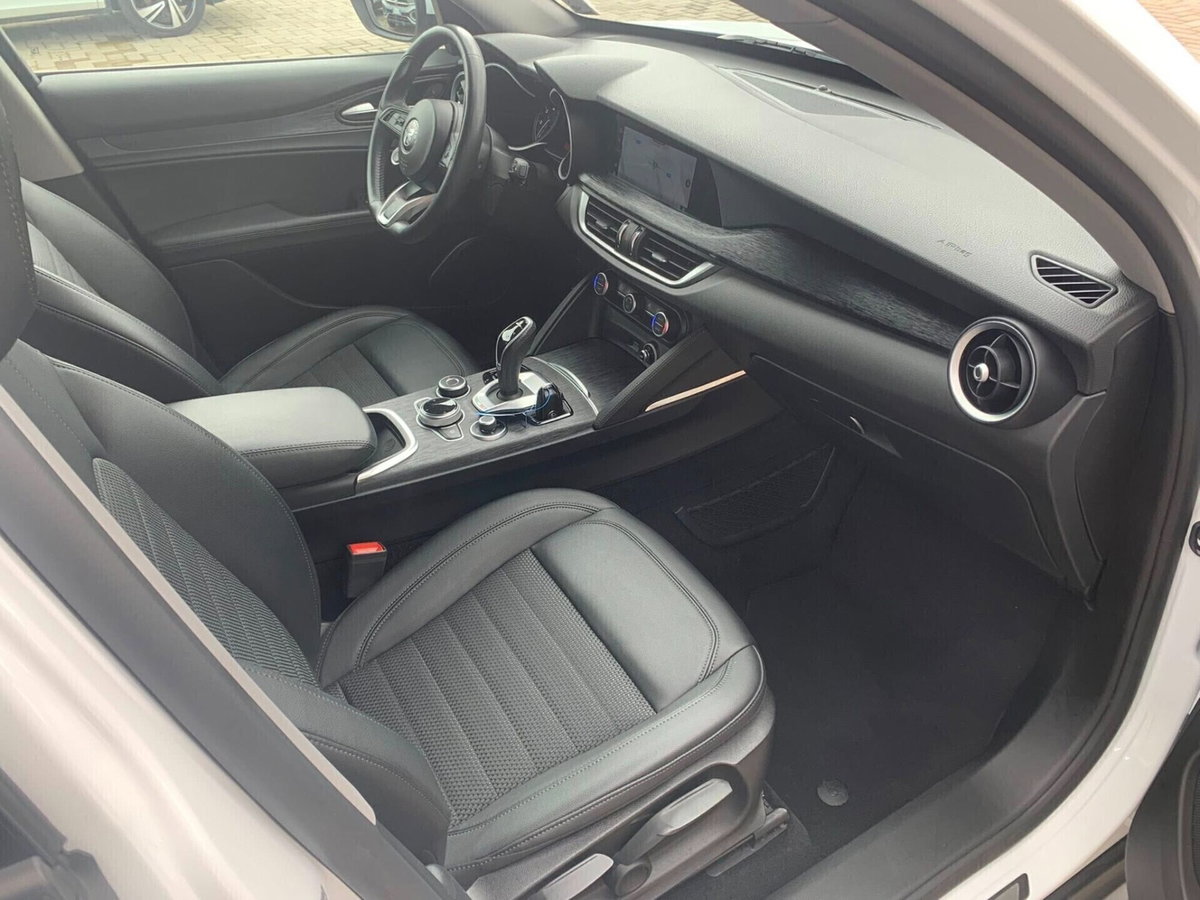 Alfa Romeo Stelvio Stelvio 2.2 Turbodiesel 190 CV AT8 RWD Executive (10)
