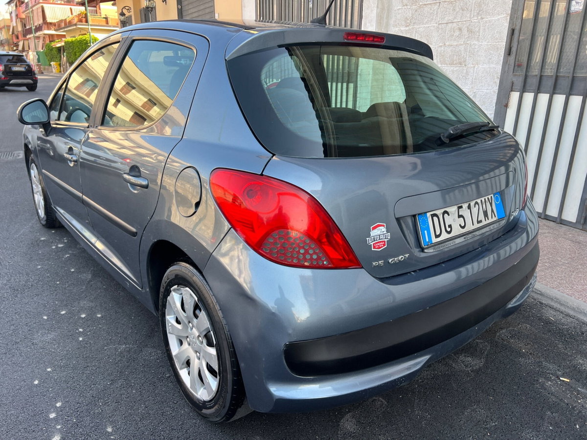 Peugeot 207 HDi 70CV 5p. ONE Line (4)