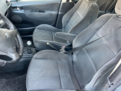 Peugeot 207 HDi 70CV 5p. ONE Line (8)