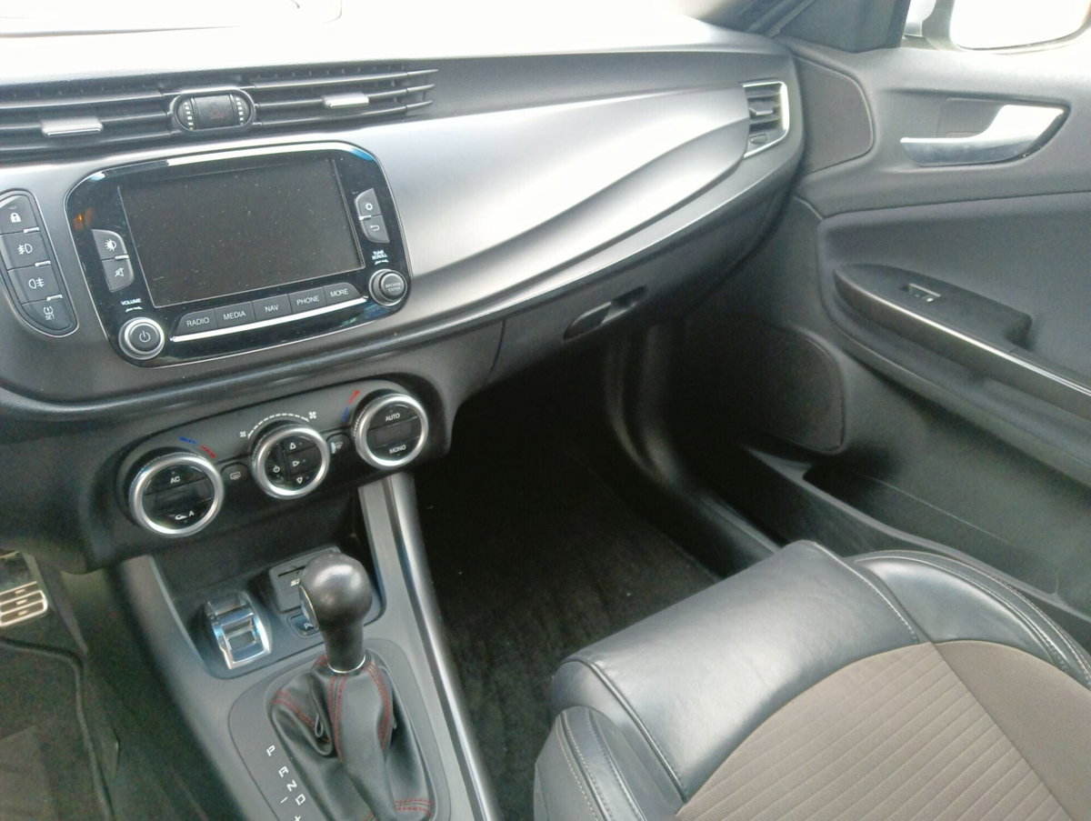 Alfa Romeo Giulietta 2.0 JTDm Super 175cv tct (10)