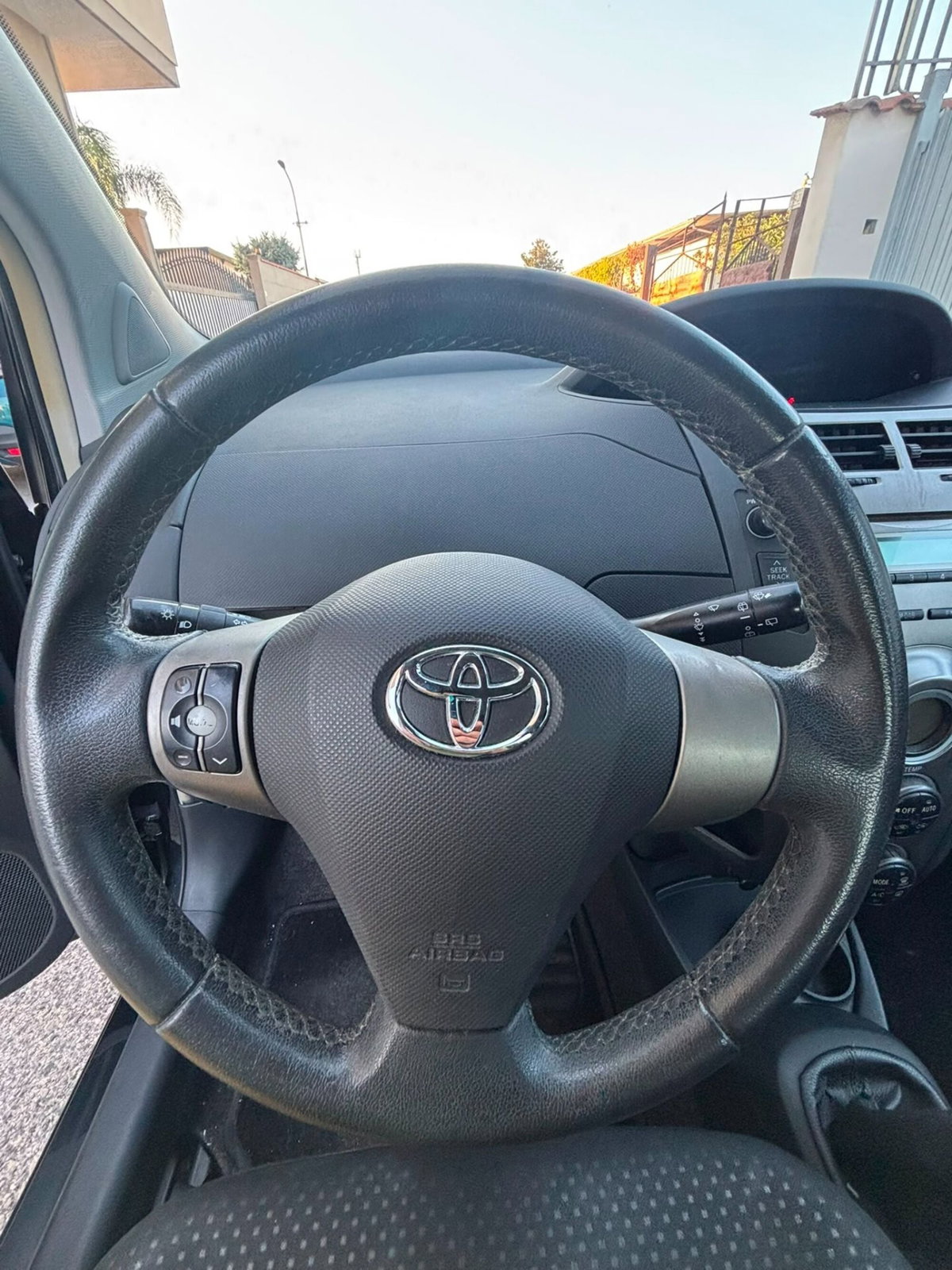 Toyota Yaris 1.0 5 porte Sol (14)