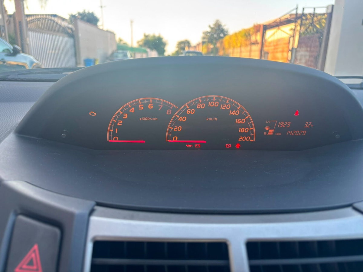 Toyota Yaris 1.0 5 porte Sol (15)