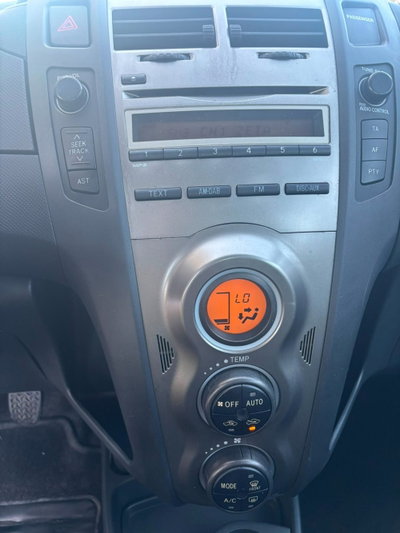 Toyota Yaris 1.0 5 porte Sol (16)