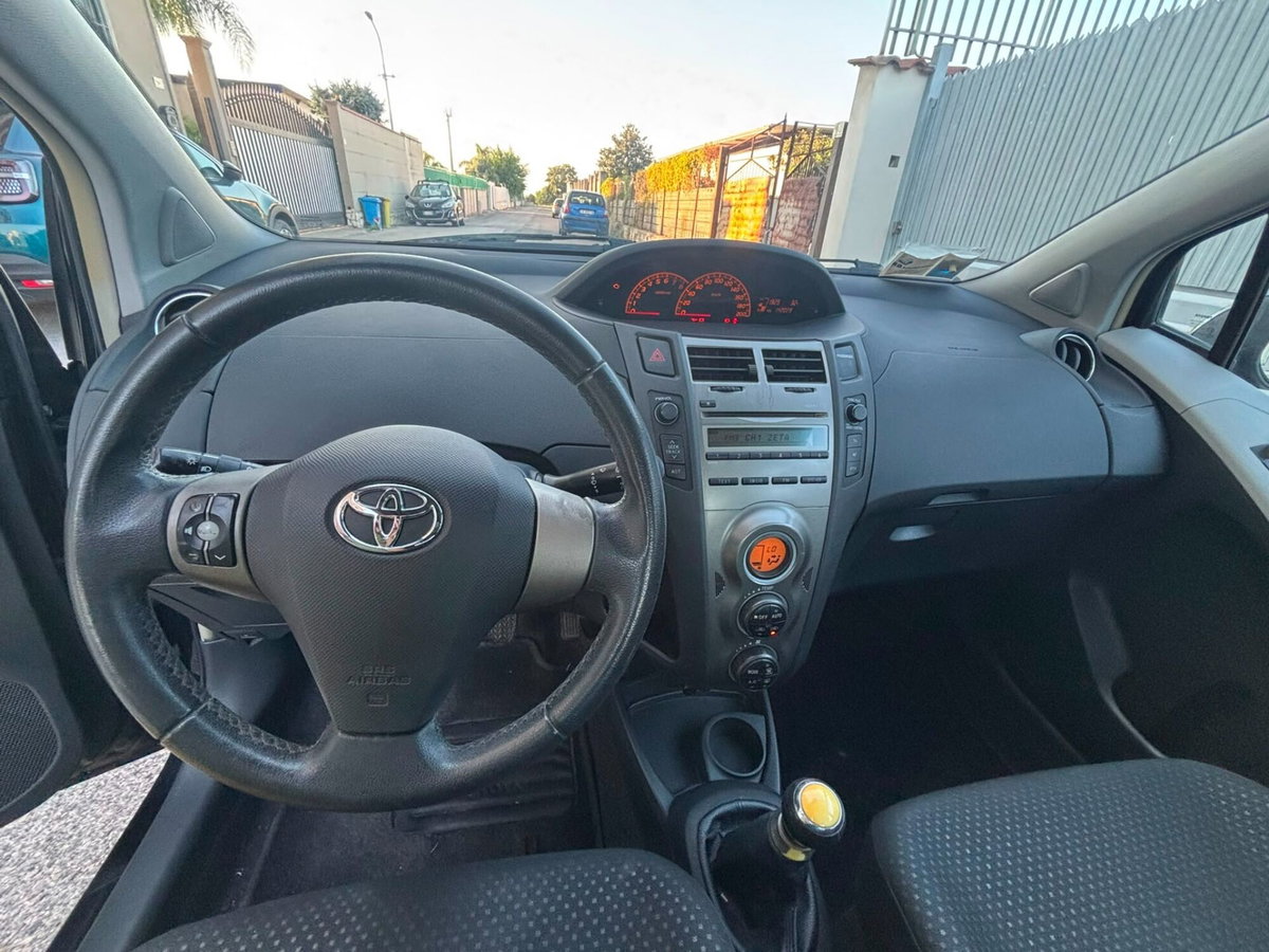 Toyota Yaris 1.0 5 porte Sol (17)