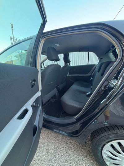 Toyota Yaris 1.0 5 porte Sol (19)
