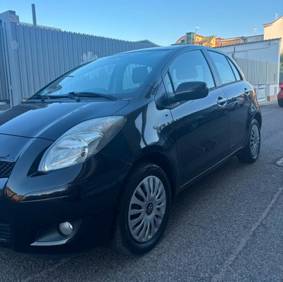 Toyota Yaris 1.0 5 porte Sol (2)