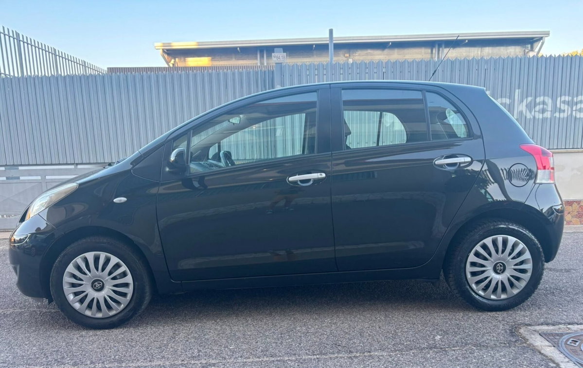 Toyota Yaris 1.0 5 porte Sol (3)